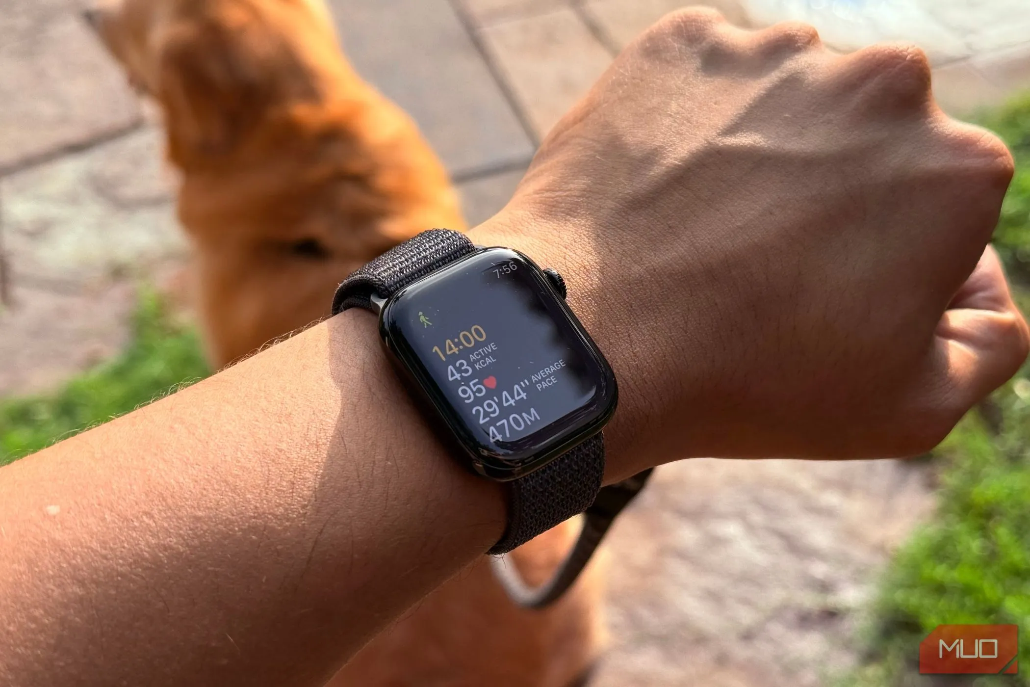 Người dùng điều chỉnh mục tiêu tập luyện linh hoạt trên Apple Watch với ứng dụng Fitness.