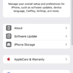 Người dùng thao tác vào Cài đặt và chọn mục Cài đặt chung trên iPhone để kiểm tra thông tin thiết bị.