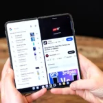 Người dùng trải nghiệm đa nhiệm chia đôi màn hình trên điện thoại gập OnePlus Open