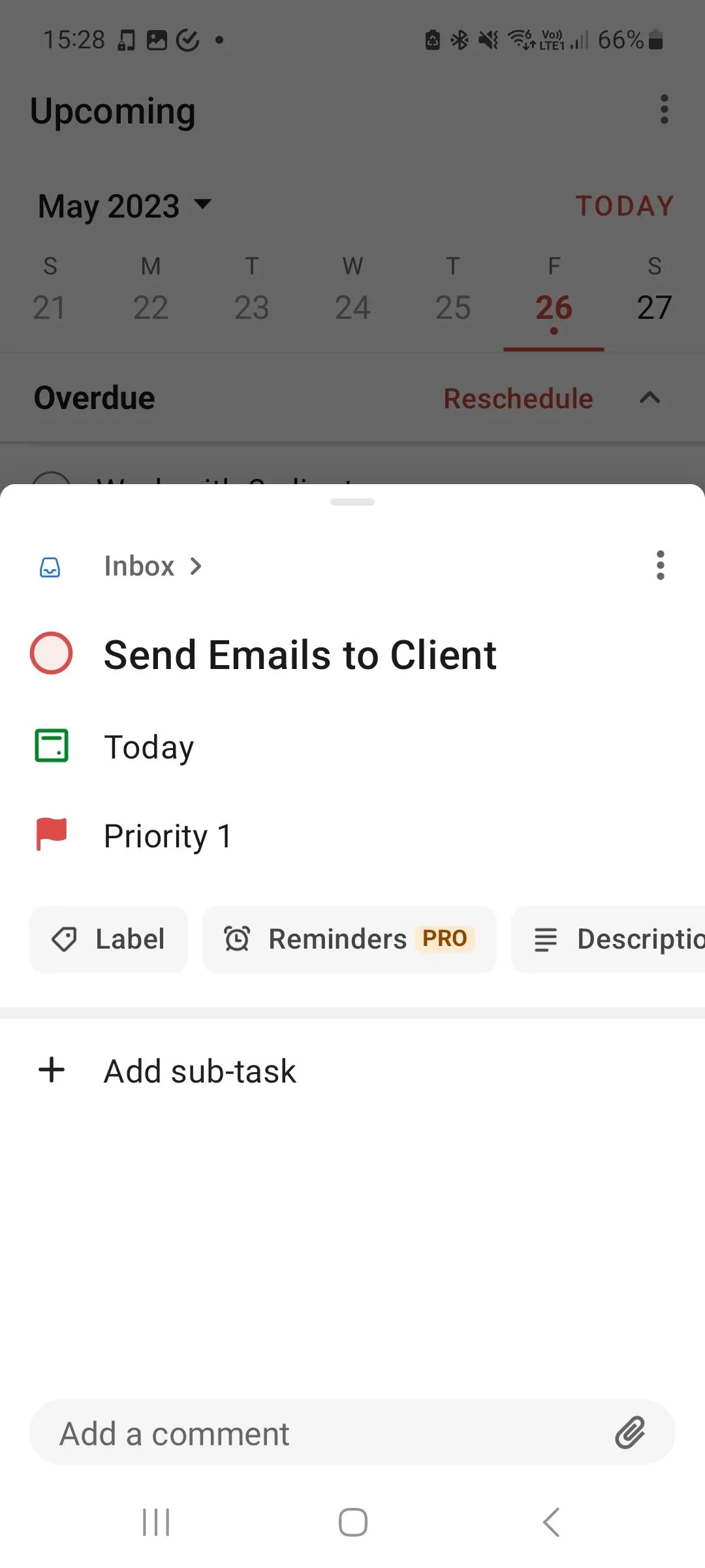 Nhiệm vụ 'Gửi Email cho Khách hàng' với độ ưu tiên cao trong Todoist, thể hiện tính năng phân loại ưu tiên.