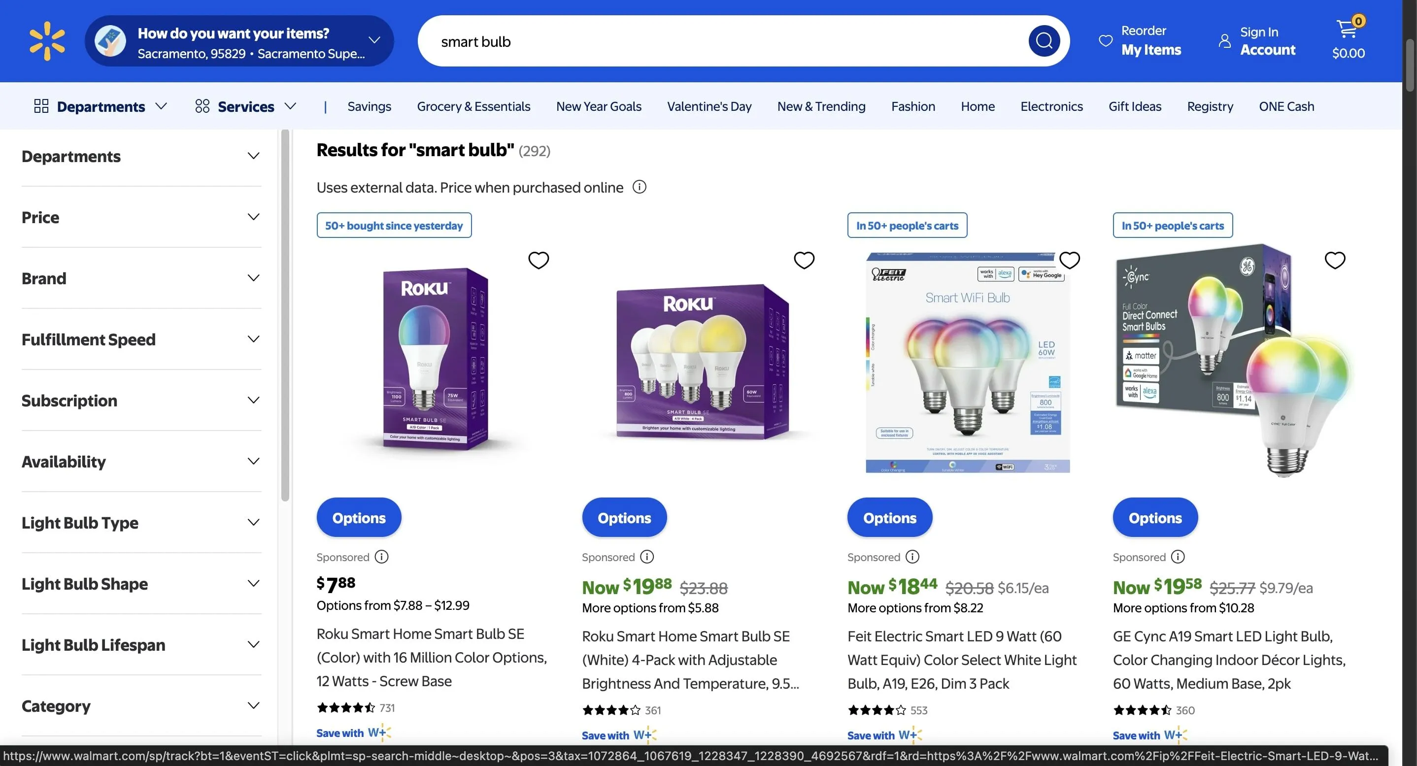 Nhiều loại bóng đèn thông minh được bày bán trên Walmart, gợi ý về lựa chọn đa dạng cho người tiêu dùng.