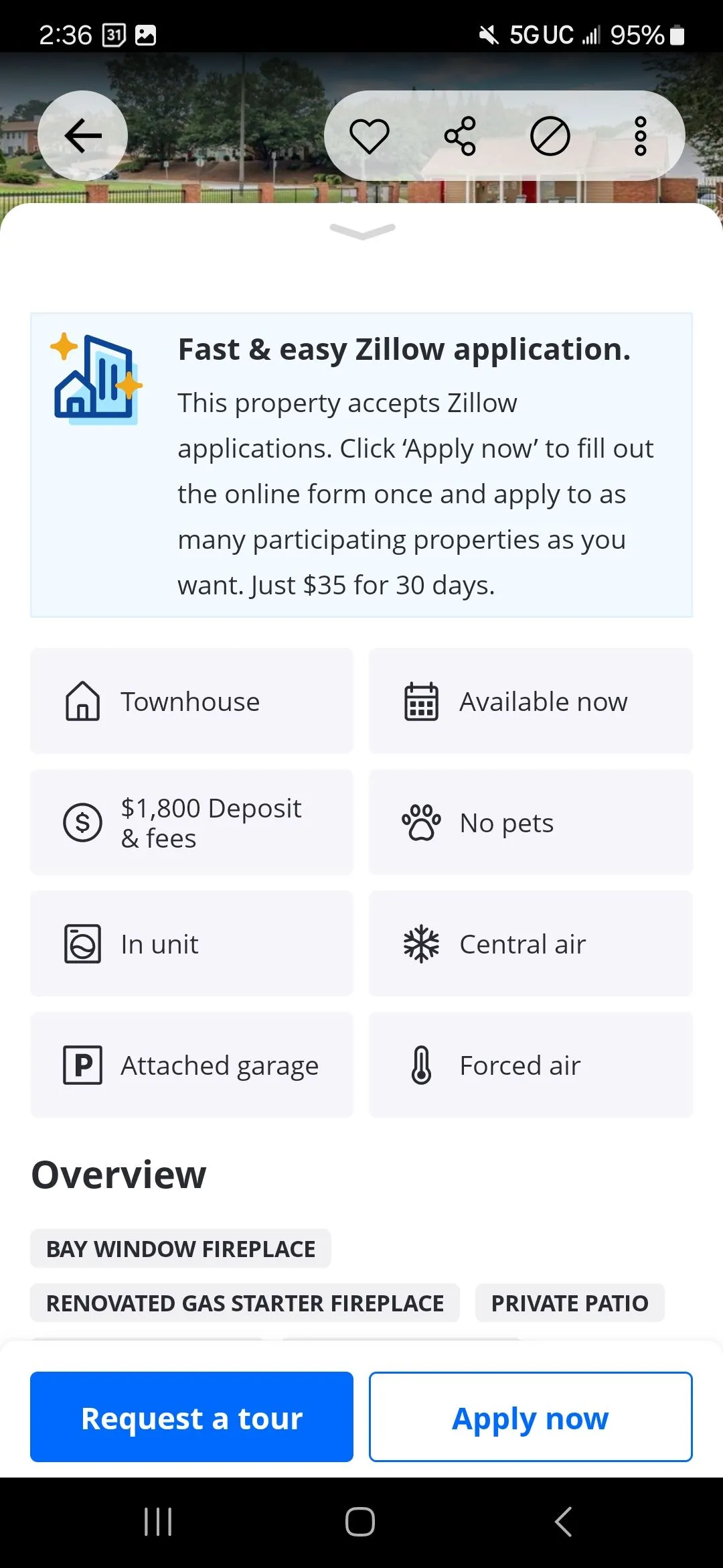 Nút &quot;Apply now&quot; (Nộp đơn ngay) trên ứng dụng Zillow cho phép người dùng gửi đơn thuê nhà trực tuyến.