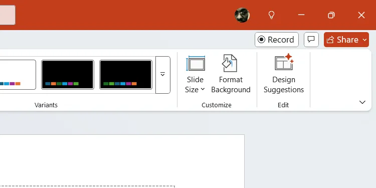 Nút &quot;Design Suggestions&quot; (Gợi ý thiết kế) trong tab Designer của PowerPoint.