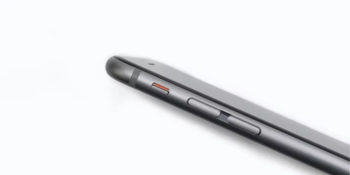 Nút gạt im lặng và các nút âm lượng trên iPhone