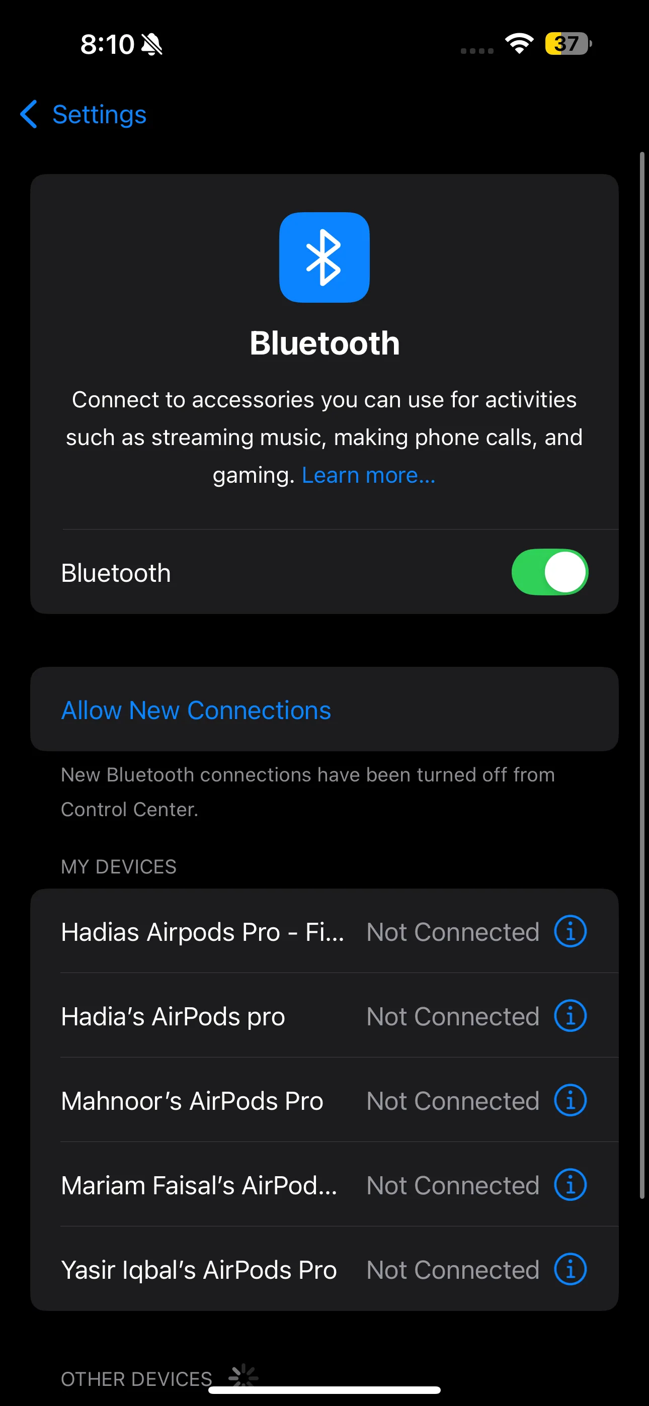 Phần Bluetooth trong ứng dụng Cài đặt của iOS, hiển thị thông tin AirPods