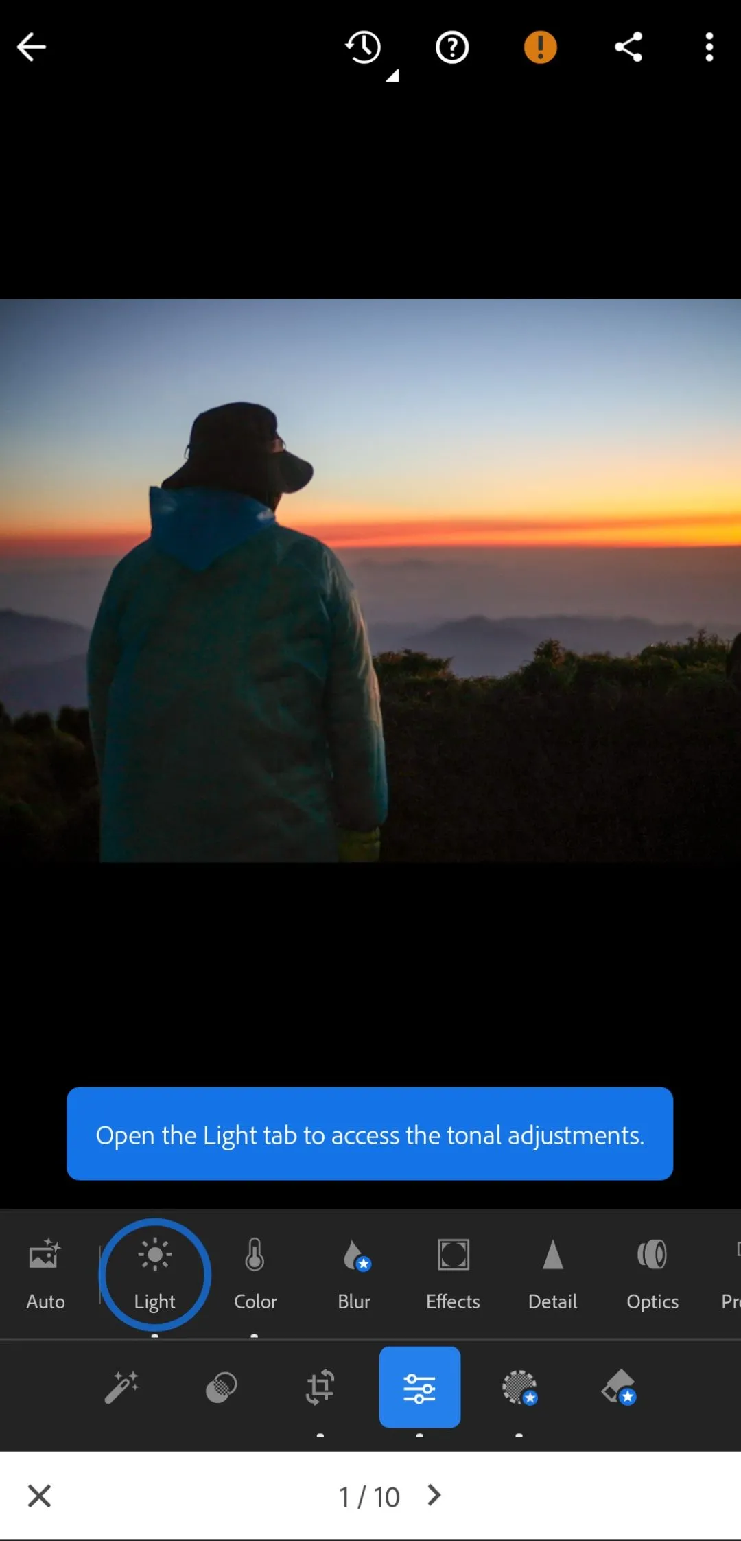 Quy trình chỉnh sửa ảnh từng bước với các thanh trượt điều chỉnh trong giao diện Lightroom Mobile.