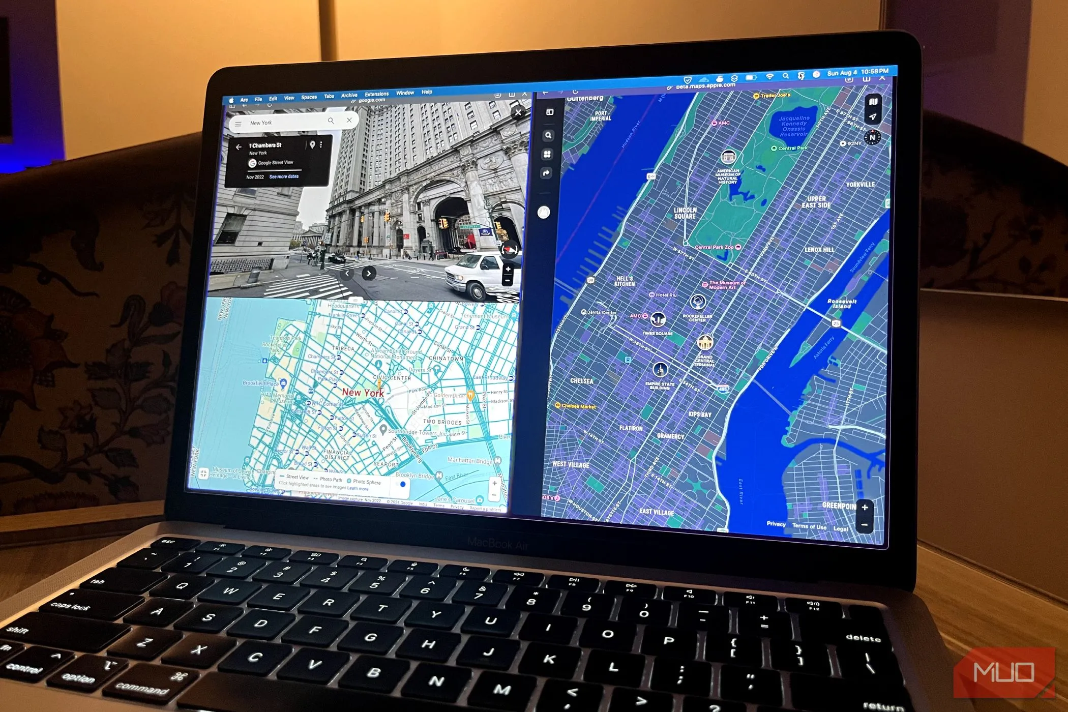 So sánh giao diện Google Maps và Apple Maps trên trình duyệt MacBook Air.