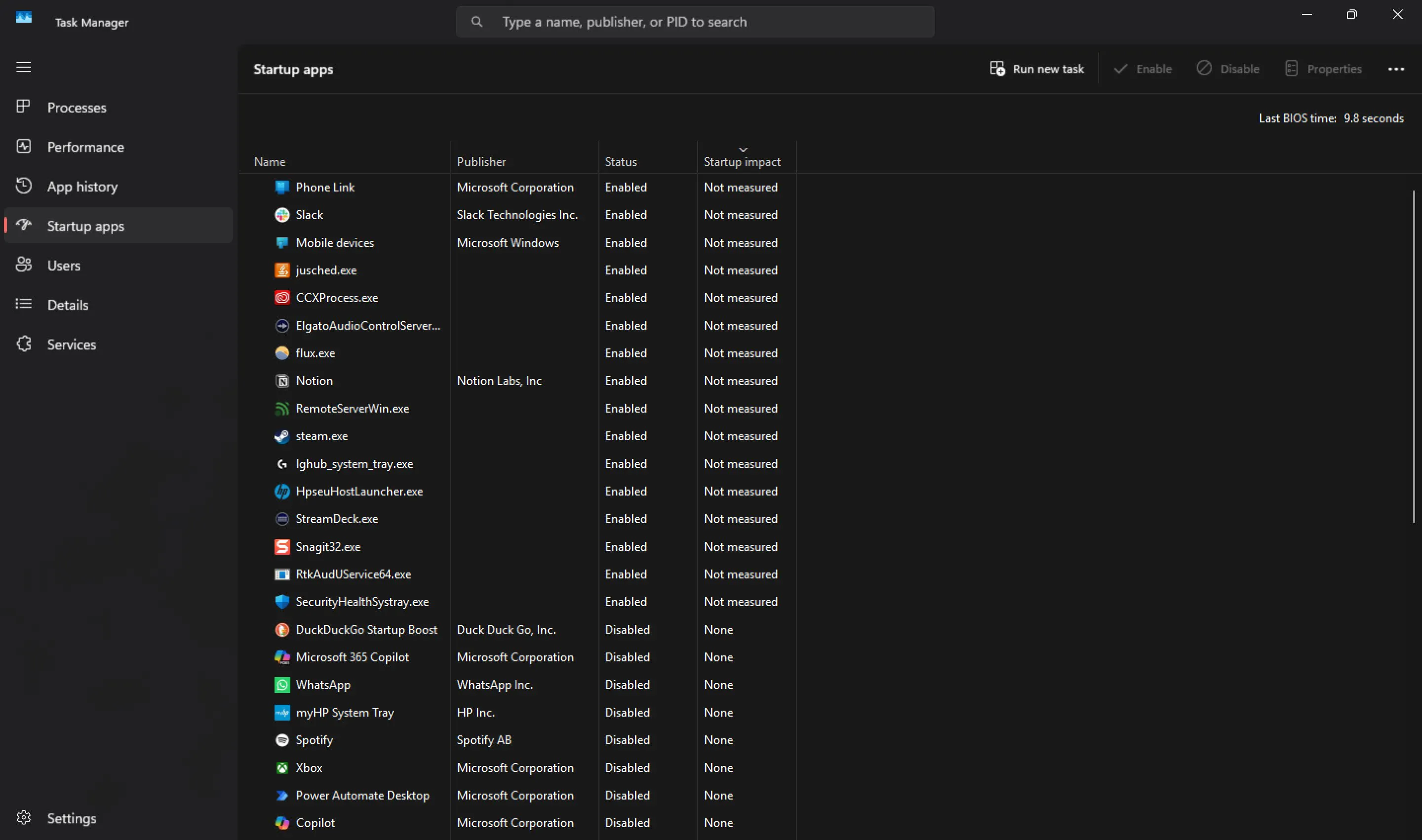 Tab Startup apps của Task Manager, hiển thị danh sách các ứng dụng khởi động cùng Windows với trạng thái đã bật hoặc tắt.