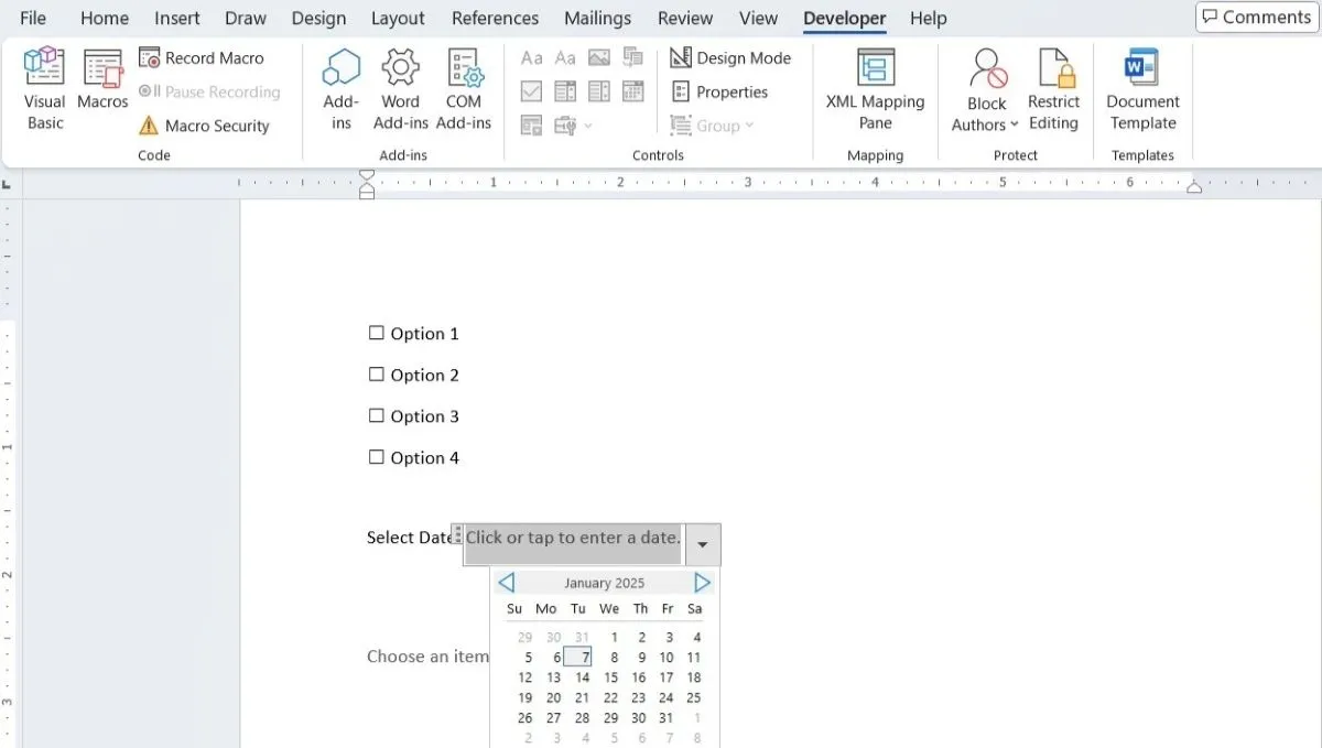 Tài liệu Word với tab Nhà phát triển (Developer) được chọn, hiển thị công cụ chọn ngày cho biểu mẫu tương tác.