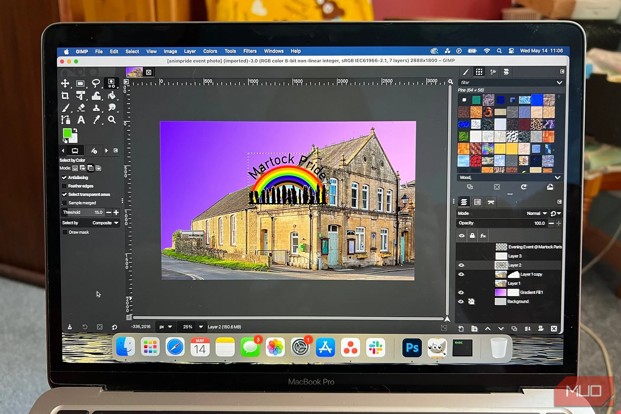 Tệp PSD đang mở trong GIMP trên MacBook Pro, minh họa khả năng tương thích định dạng tốt hơn