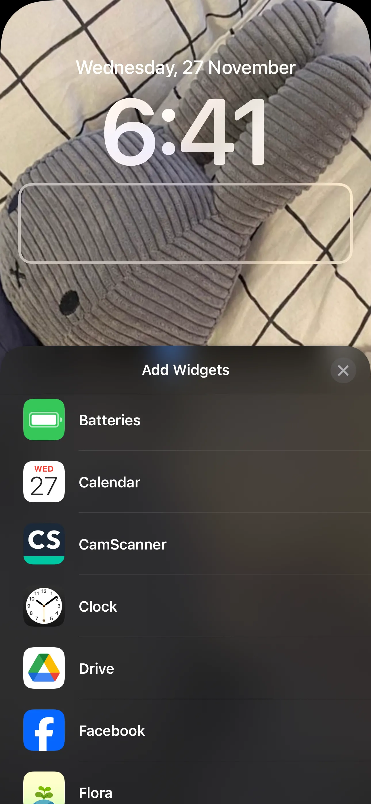 Thêm widget vào Màn hình khóa iPhone trong giao diện tùy chỉnh