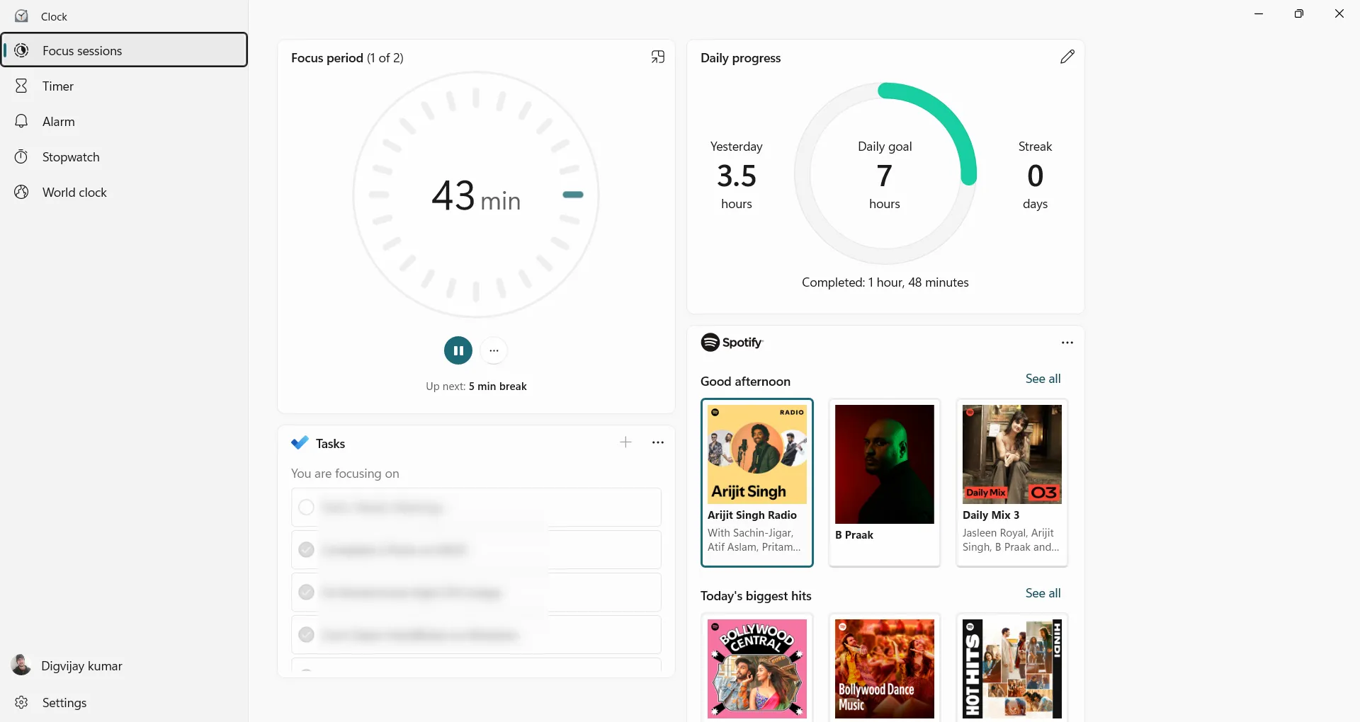 Theo dõi tiến độ mục tiêu tập trung hàng ngày trong ứng dụng Đồng hồ Windows, tích hợp với Spotify.
