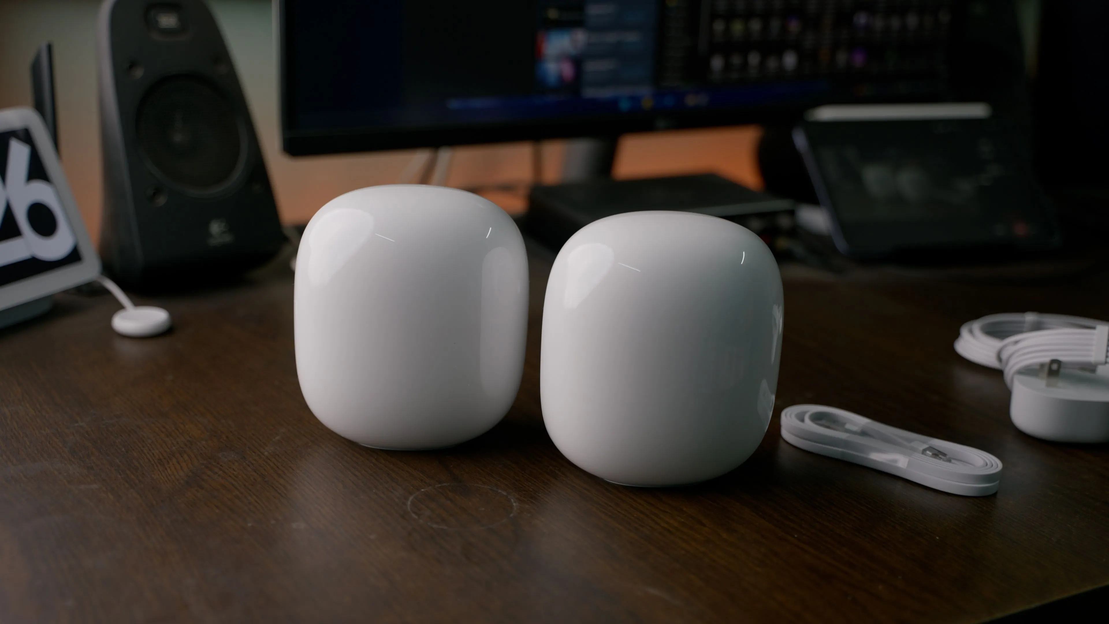 Thiết bị Wi-Fi Mesh Google Nest Pro với thiết kế hiện đại, tinh tế.