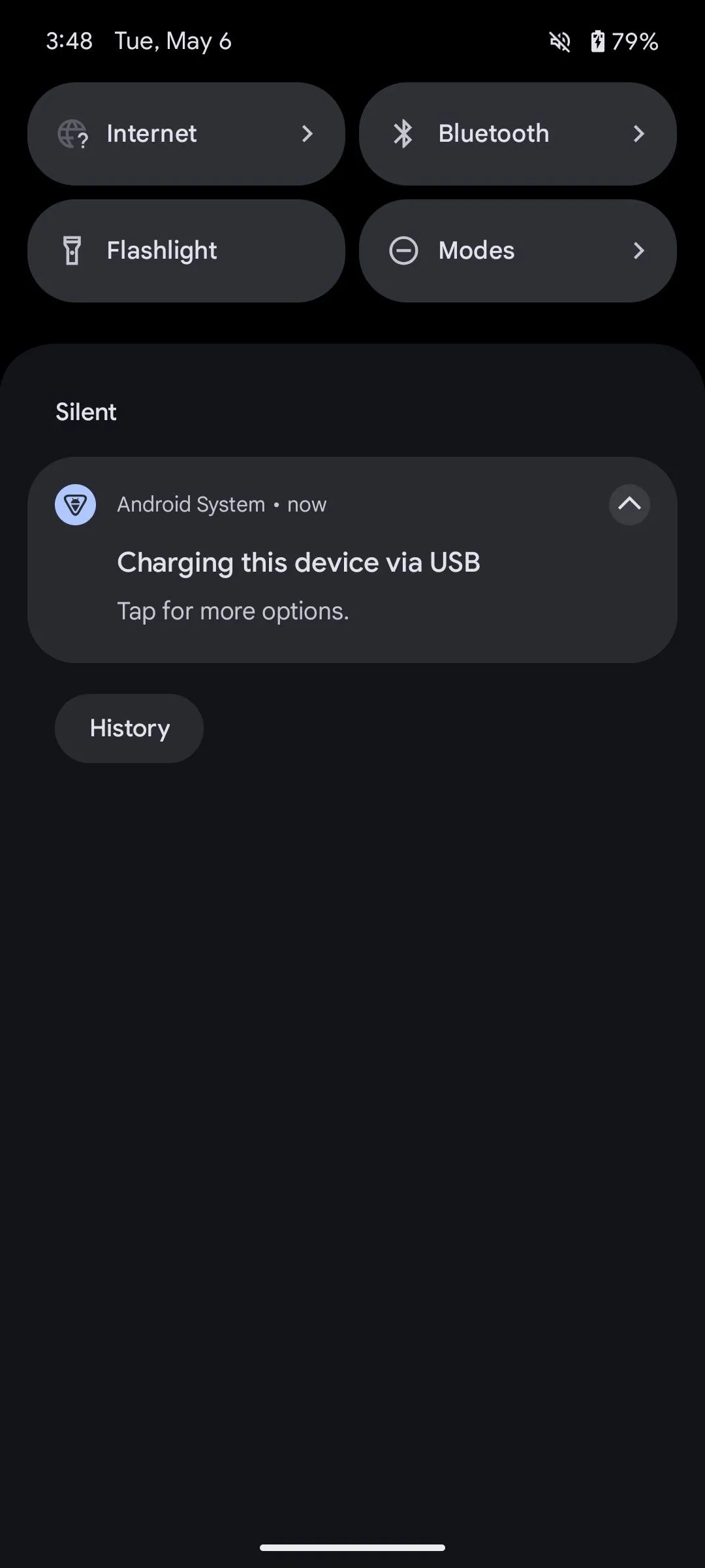 Thông báo &quot;Đang sạc thiết bị này qua USB&quot; trên điện thoại Pixel, cho phép chọn chế độ USB.