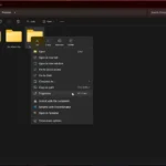 Thư mục Screenshots trong File Explorer, nhấp chuột phải để mở Tùy chọn Thuộc tính