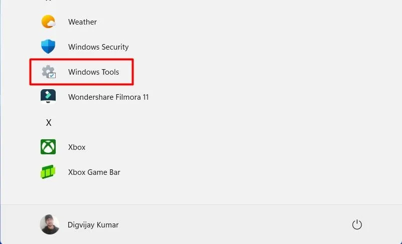 Thư mục Windows Tools trong Menu Start của Windows, hiển thị tùy chọn Local Security Policy.