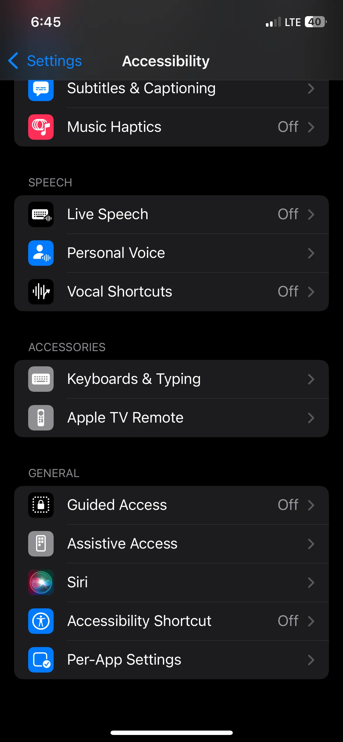 Tìm cài đặt Gõ nổi (Hover Typing) trong phần Bàn phím &amp; Gõ của Trợ năng trên iPhone
