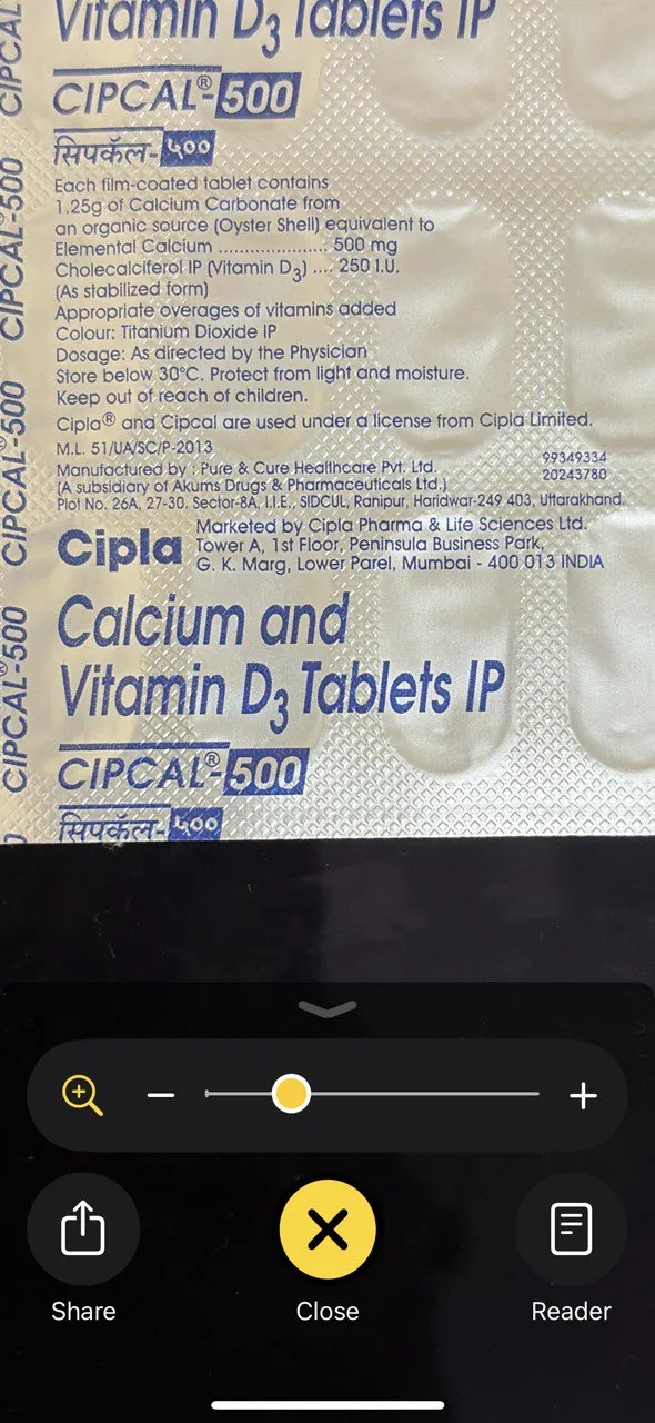 Tính năng đọc văn bản (OCR) của ứng dụng Kính Lúp trên iPhone giúp giải mã nhãn thuốc chi tiết