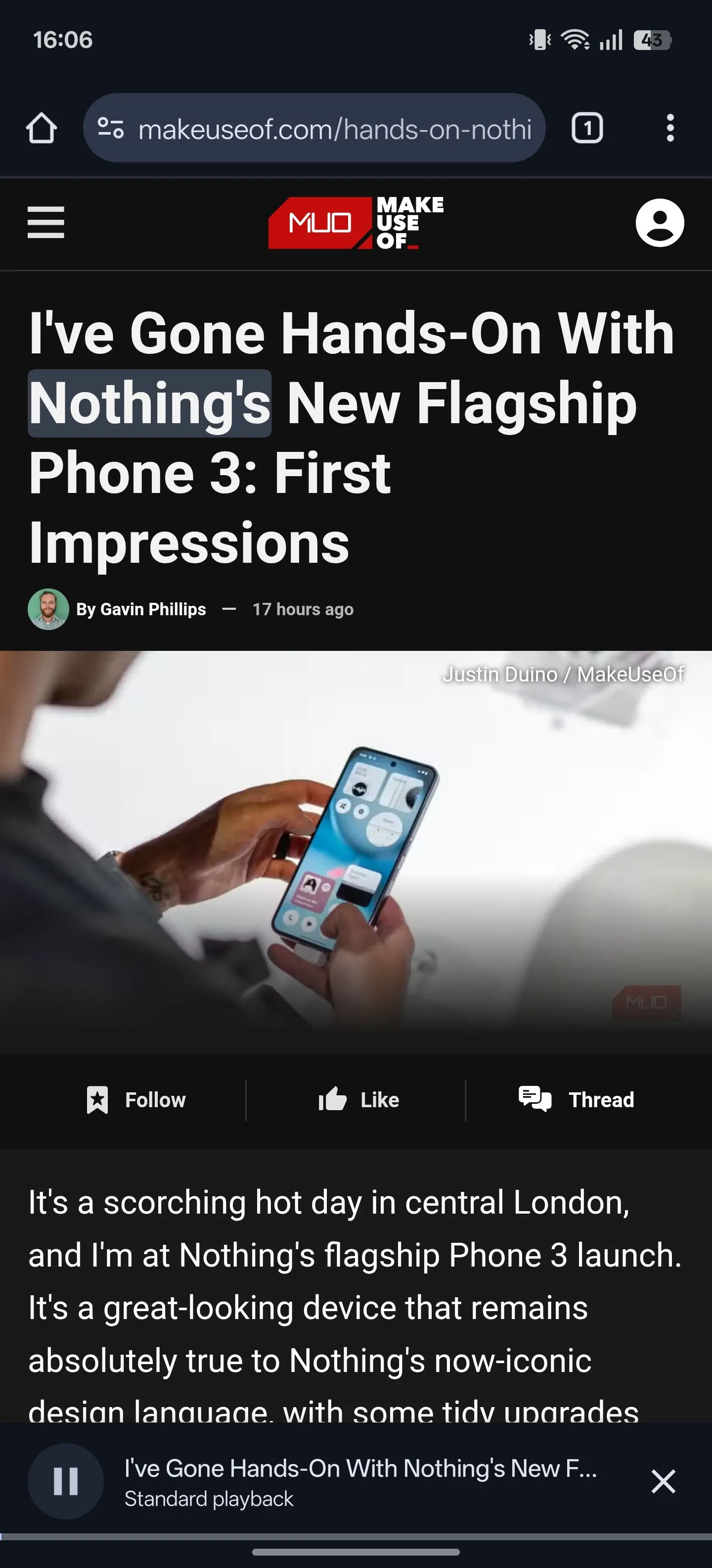 Tính năng &quot;Listen to this page&quot; của Chrome Android đang đọc nội dung trang web và tự động làm nổi bật văn bản.