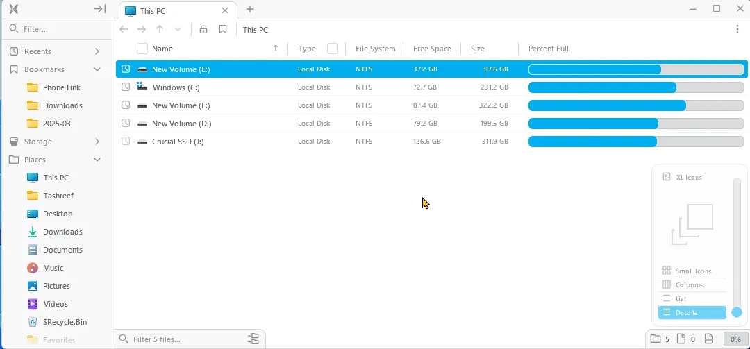Tính năng nhiều bảng điều khiển (panels) của File Pilot trên Windows 11, hiển thị khả năng quản lý tệp đa cửa sổ