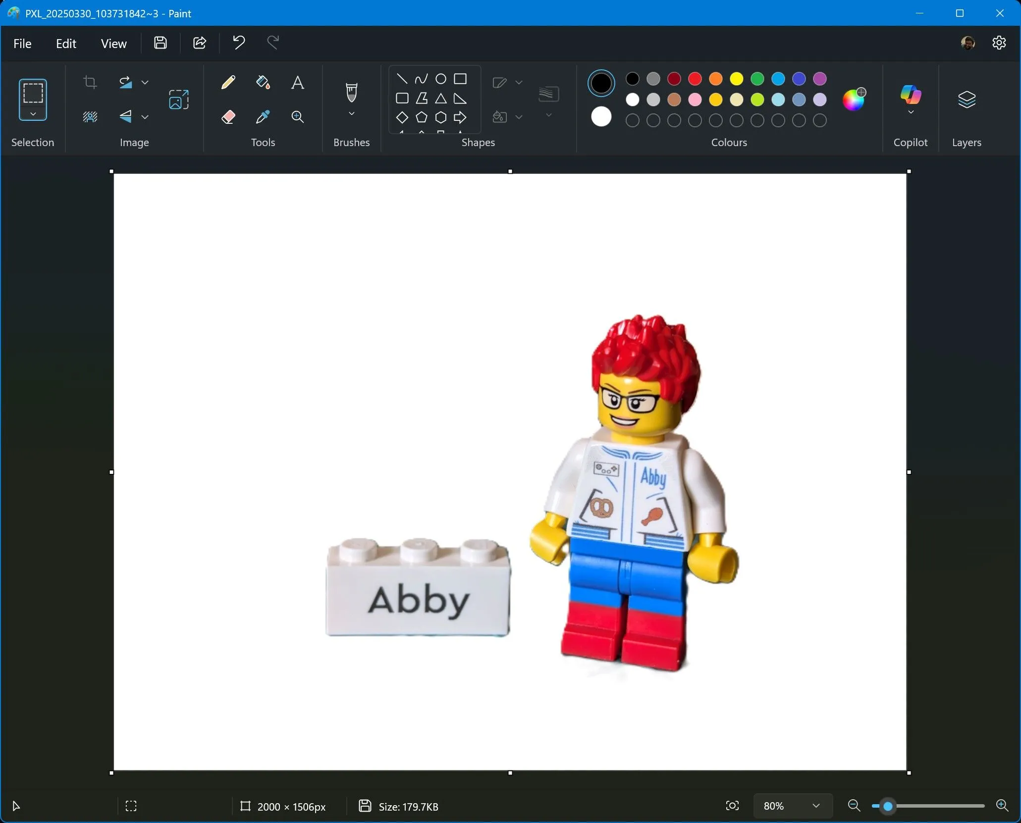 Tính năng Xóa nền trong Microsoft Paint hoạt động hiệu quả, hiển thị chủ thể đã được tách biệt rõ ràng khỏi phông nền.