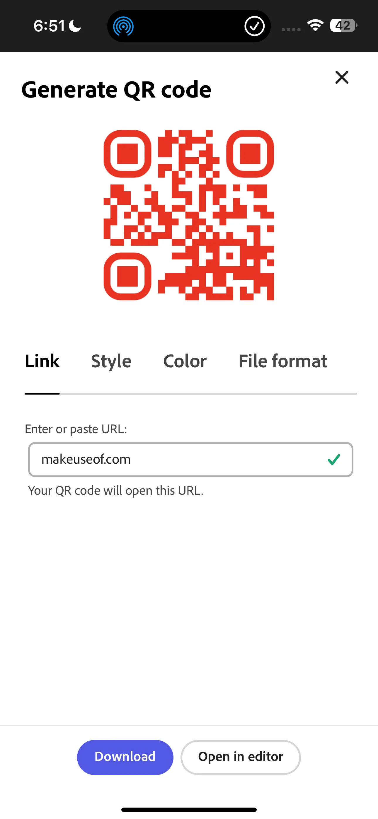 Trang tạo mã QR trong Adobe Express, hiển thị mã QR liên kết đến trang web MakeUseOf.