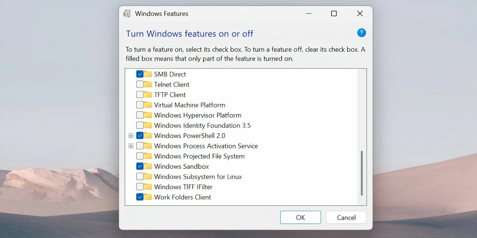 Trang Tính năng của Windows, hiển thị tùy chọn Windows Subsystem for Linux đã được bỏ chọn để gỡ bỏ hoàn toàn WSL