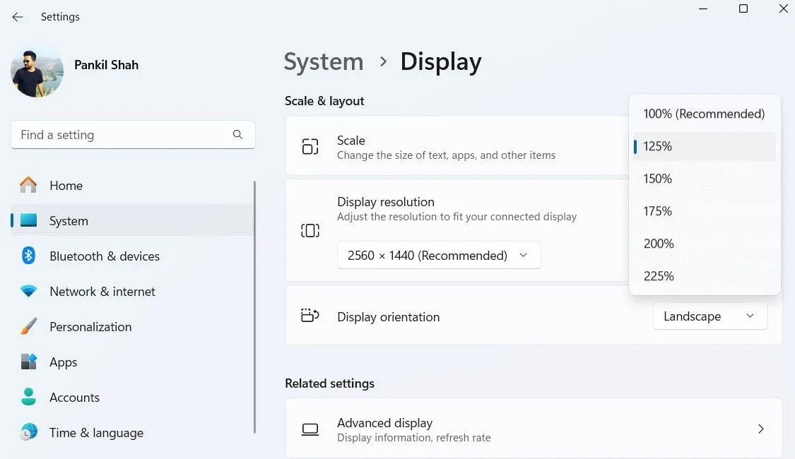 Tùy chọn điều chỉnh tỉ lệ hiển thị (Scale) trong cài đặt màn hình Windows 11