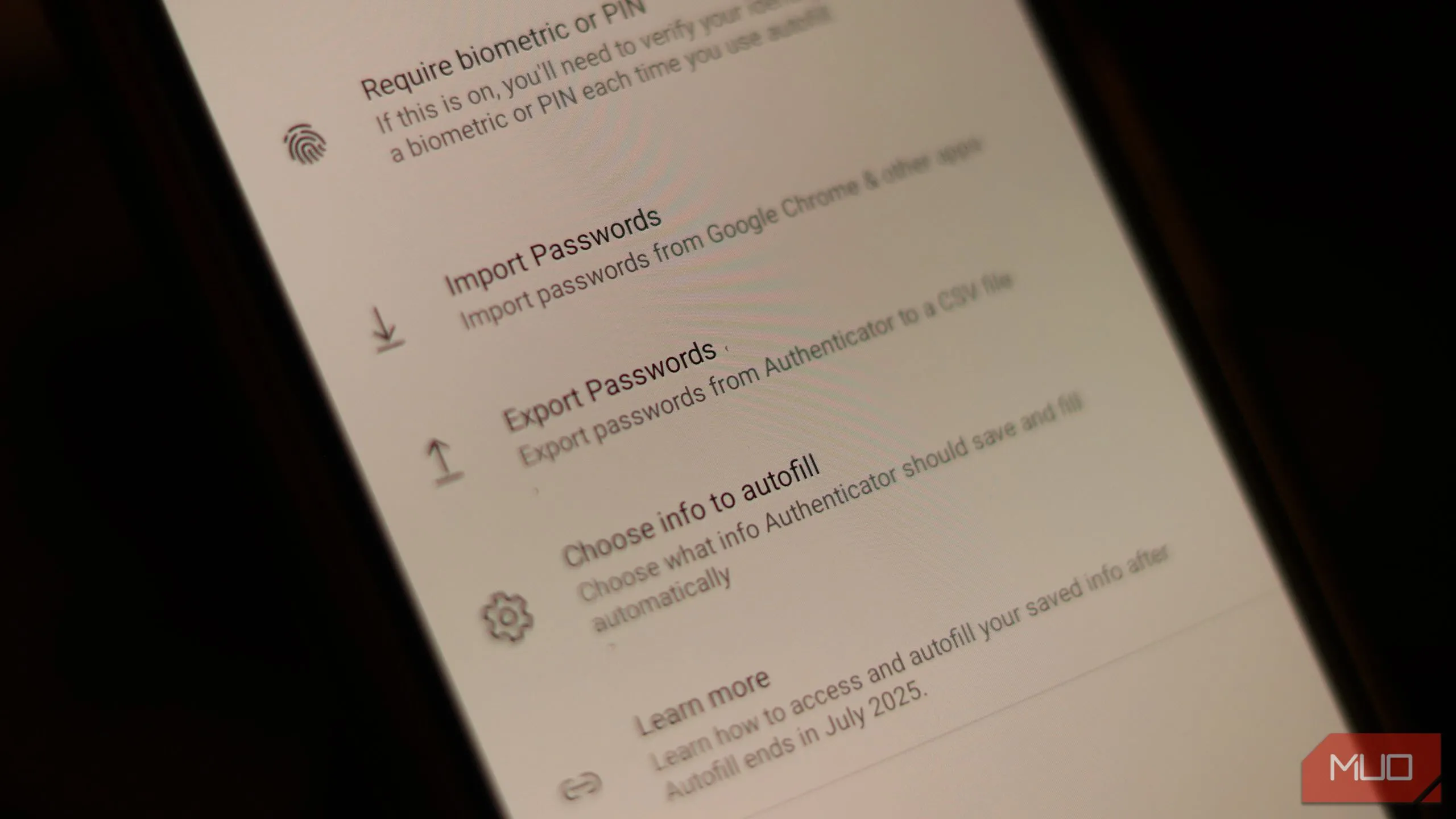 Tùy chọn 'Export Passwords' trong phần Cài đặt của ứng dụng Microsoft Authenticator, hiển thị cách xuất dữ liệu mật khẩu