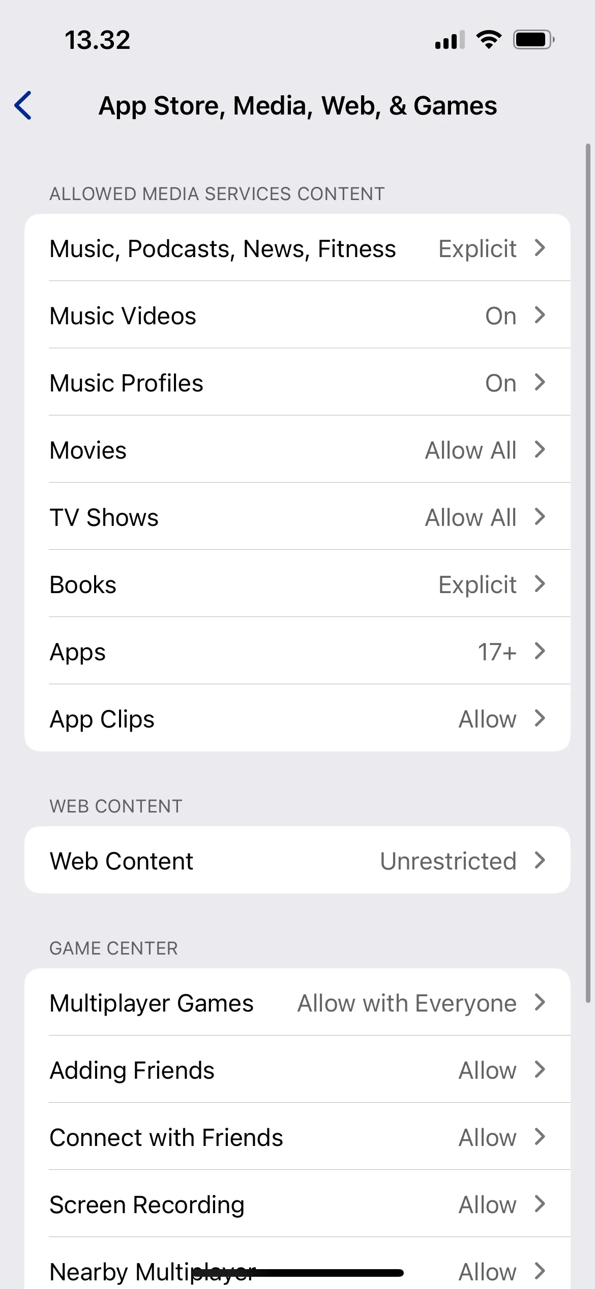 tùy chọn lọc nội dung nhạy cảm trong phần &quot;Hạn chế nội dung &amp; quyền riêng tư&quot; của Apple Music trên iPhone