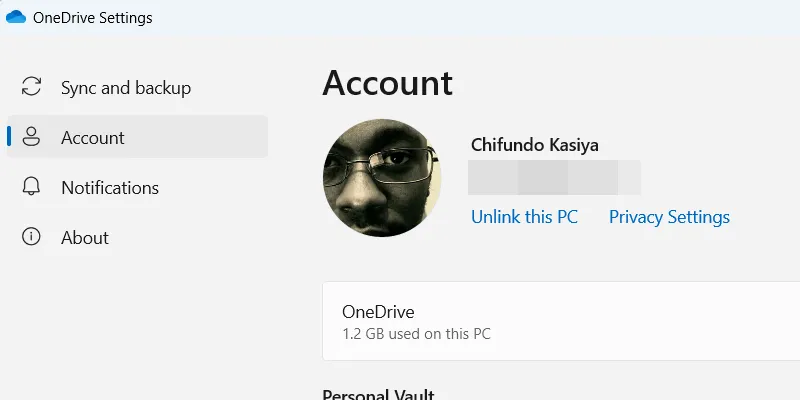 Tùy chọn ngắt liên kết tài khoản OneDrive khỏi PC Windows 11.