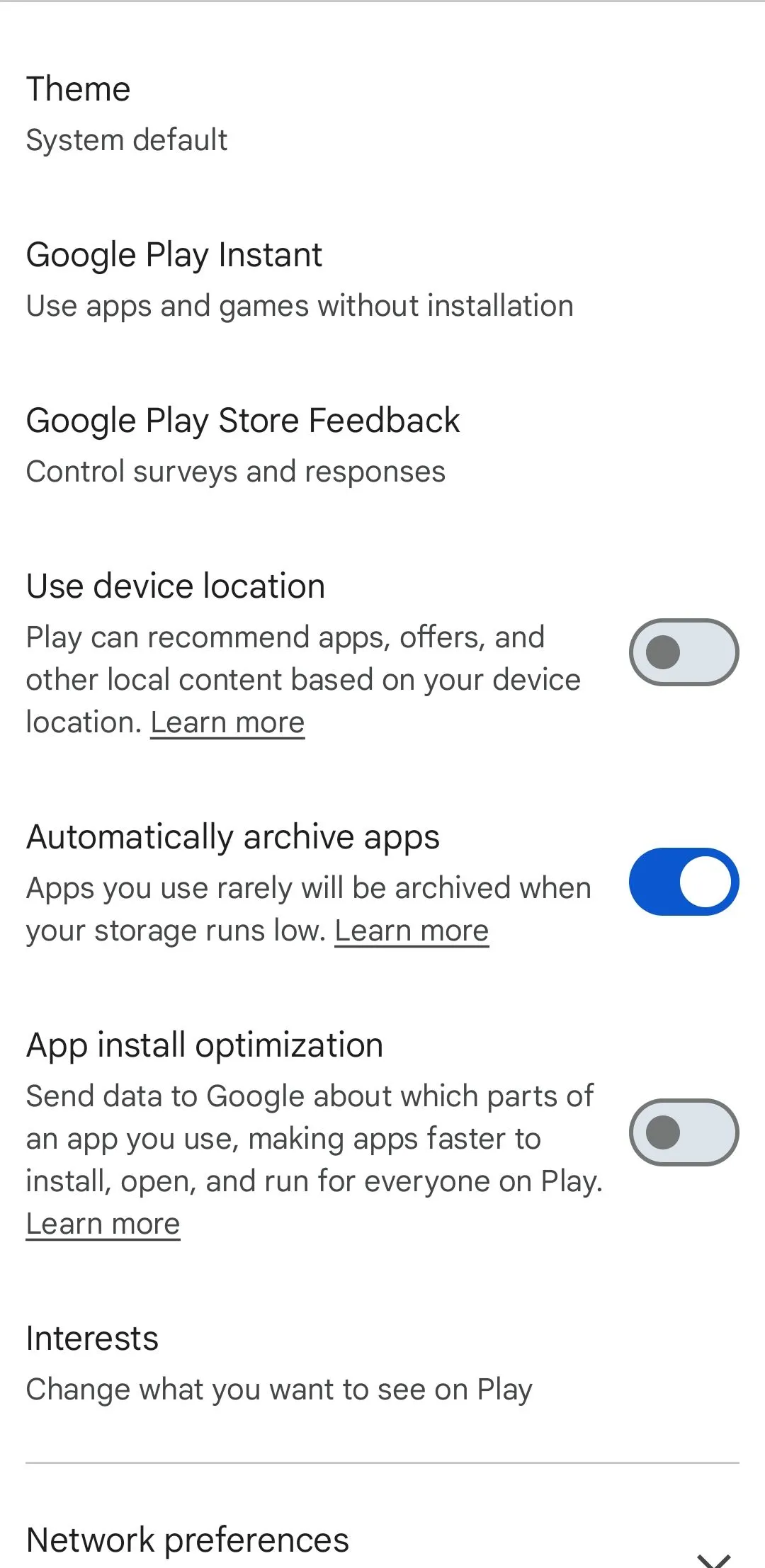 Tùy chọn tự động lưu trữ ứng dụng trong cài đặt Google Play Store để giải phóng dung lượng