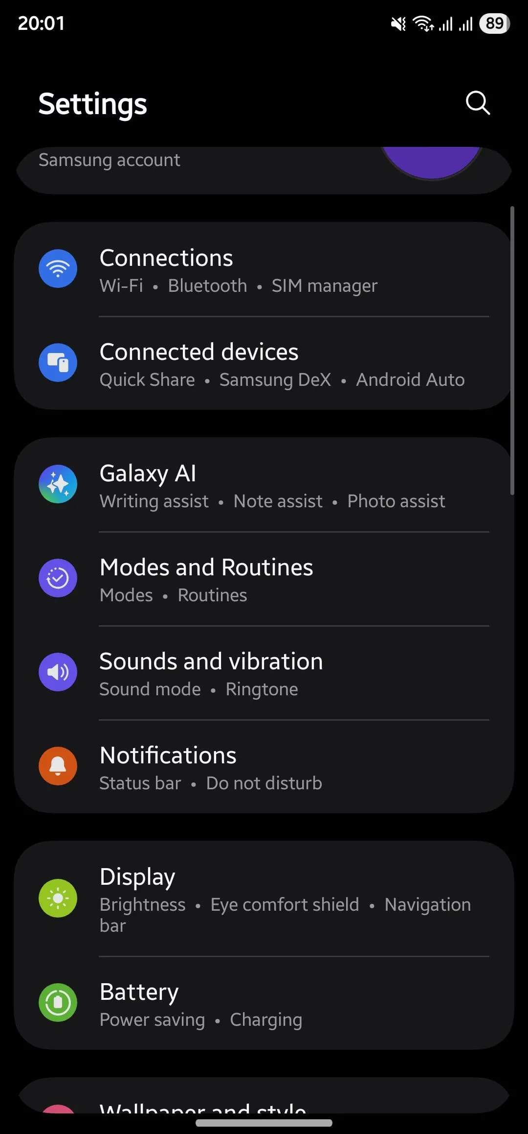 Ứng dụng Cài đặt trên điện thoại Samsung, nơi người dùng có thể tìm thấy tính năng Chế độ và Quy trình.