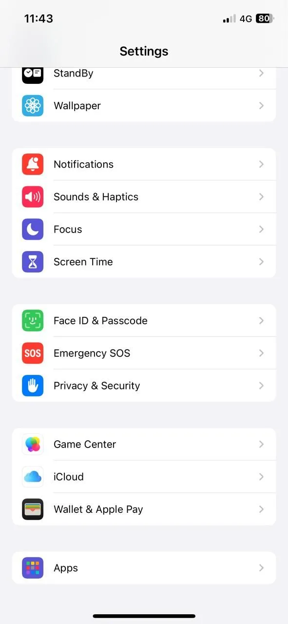 Ứng dụng Cài đặt trên iPhone hiển thị menu quyền riêng tư