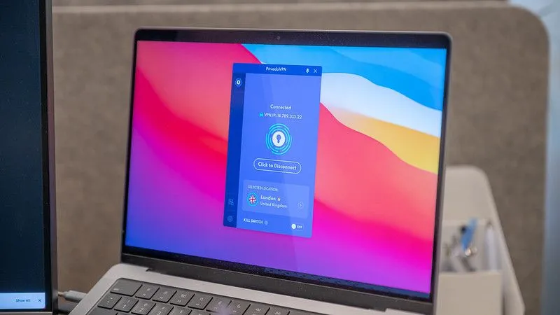 Ứng dụng PrivadoVPN đang chạy trên MacBook Pro