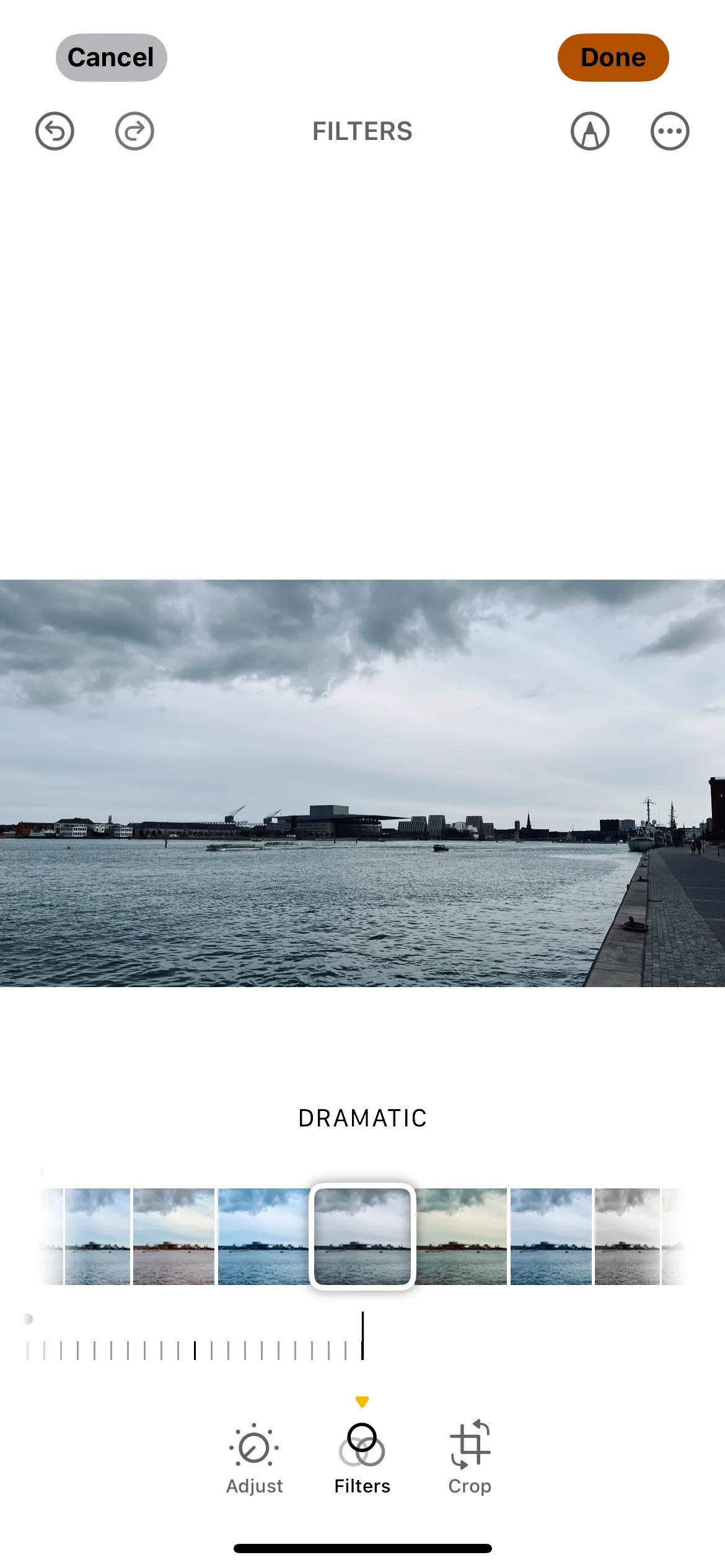 Ví dụ áp dụng bộ lọc Dramatic trên ảnh chụp bằng iPhone qua ứng dụng chỉnh sửa của điện thoại