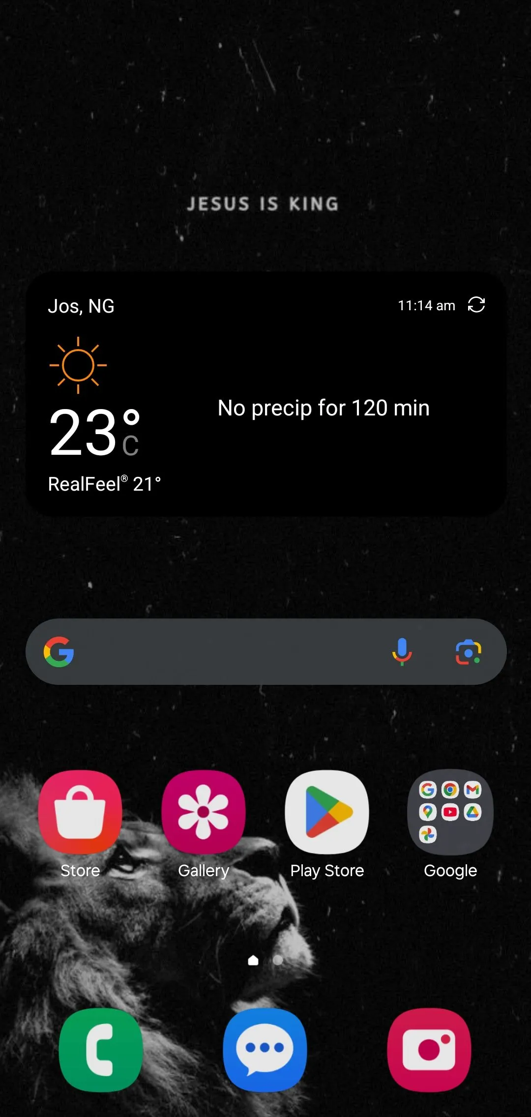 Widget AccuWeather hiển thị trên màn hình chính Android
