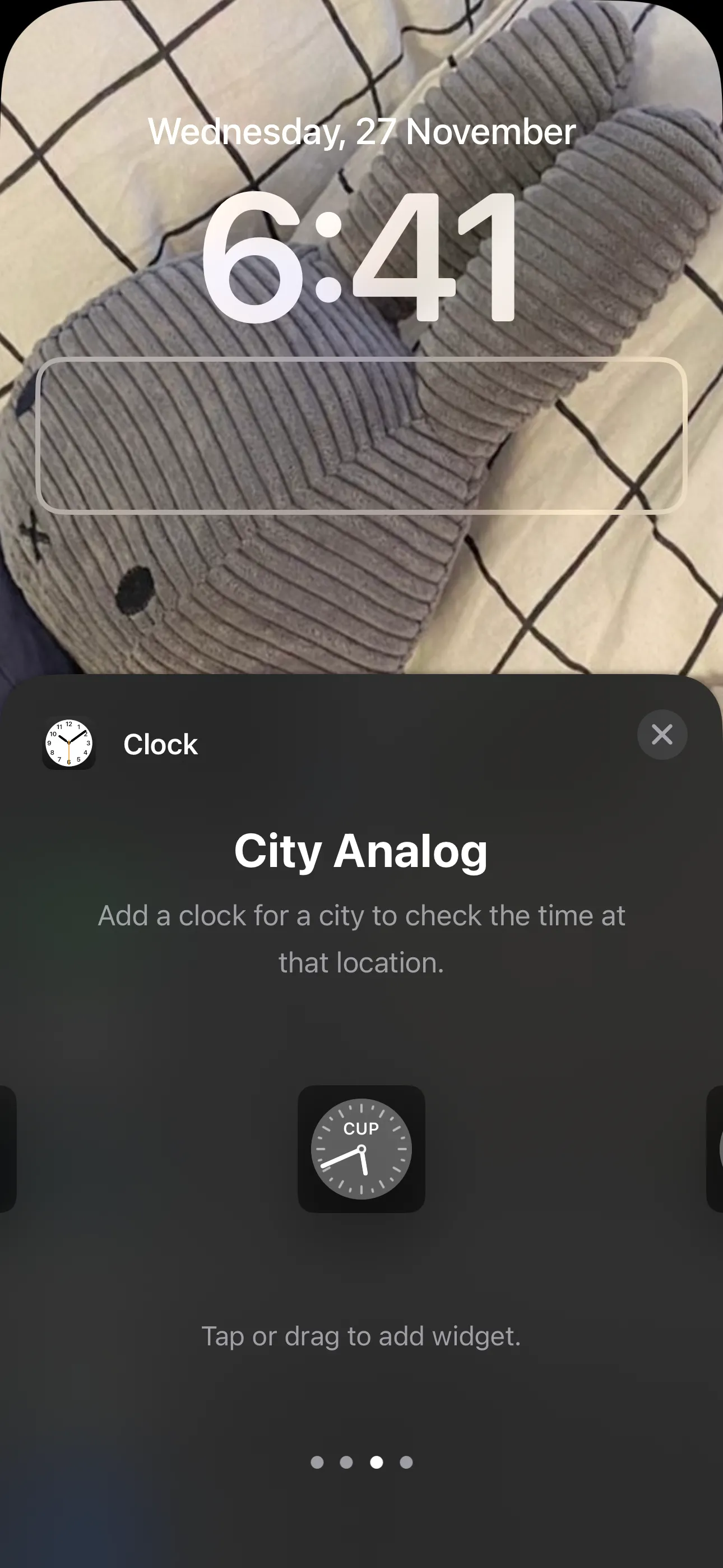 Widget Đồng hồ Analog thành phố trên Màn hình khóa iPhone