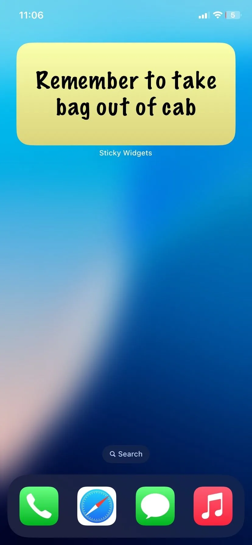 Widget ghi chú Sticky Widgets hiển thị một nhắc nhở trên màn hình chính