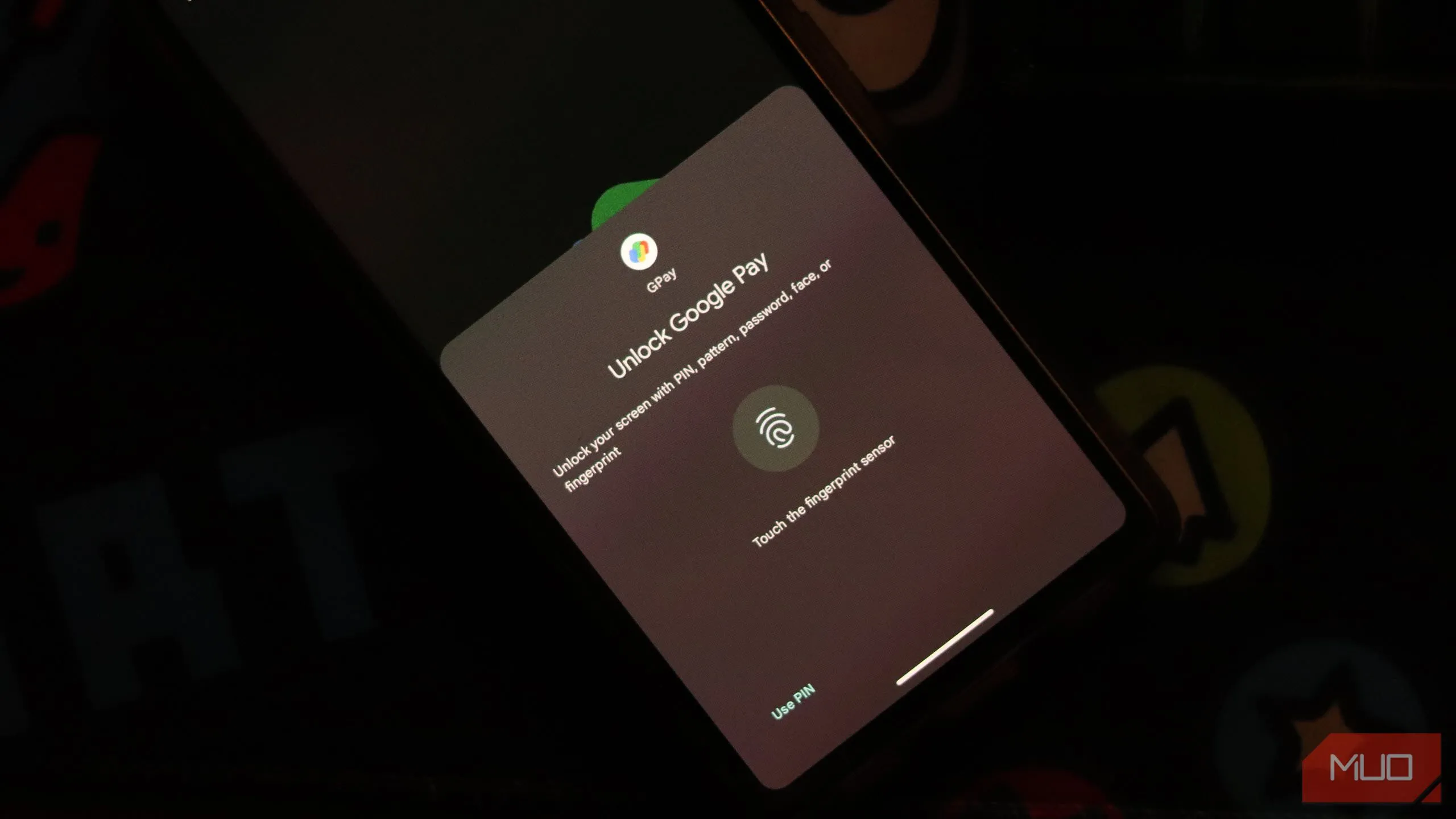 Yêu cầu xác thực sinh trắc học bằng khuôn mặt hoặc vân tay trên Google Pay